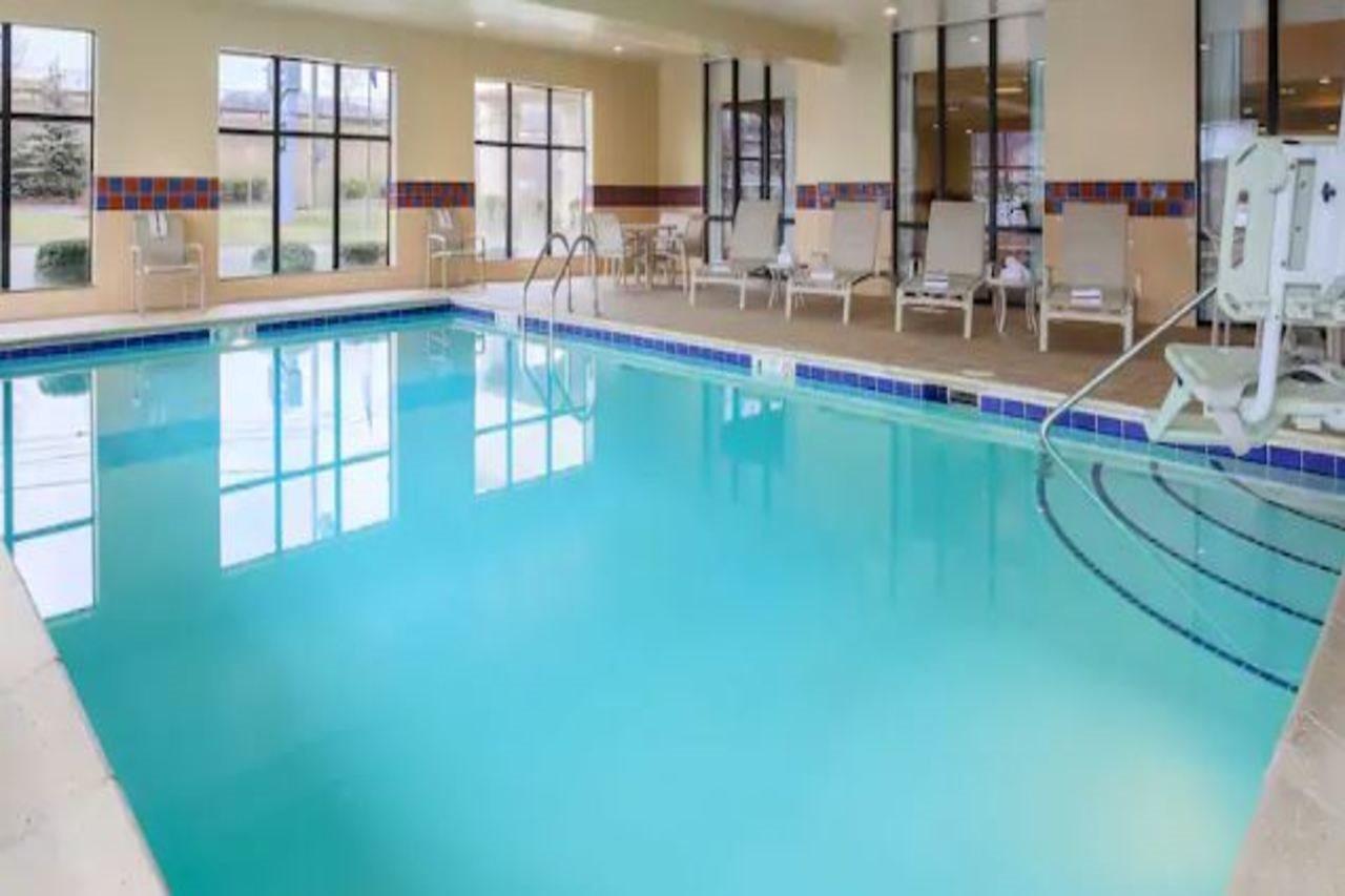 Hampton Inn & Suites Уэст-Хейвен Экстерьер фото
