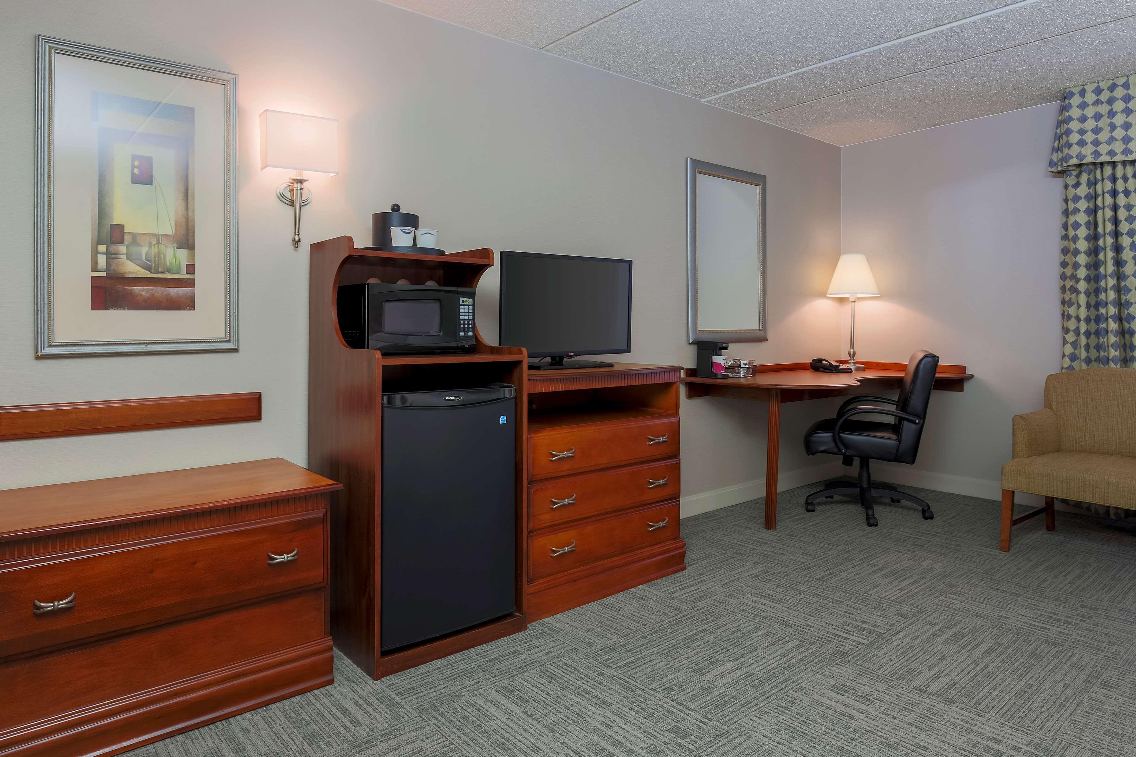 Hampton Inn & Suites Уэст-Хейвен Экстерьер фото