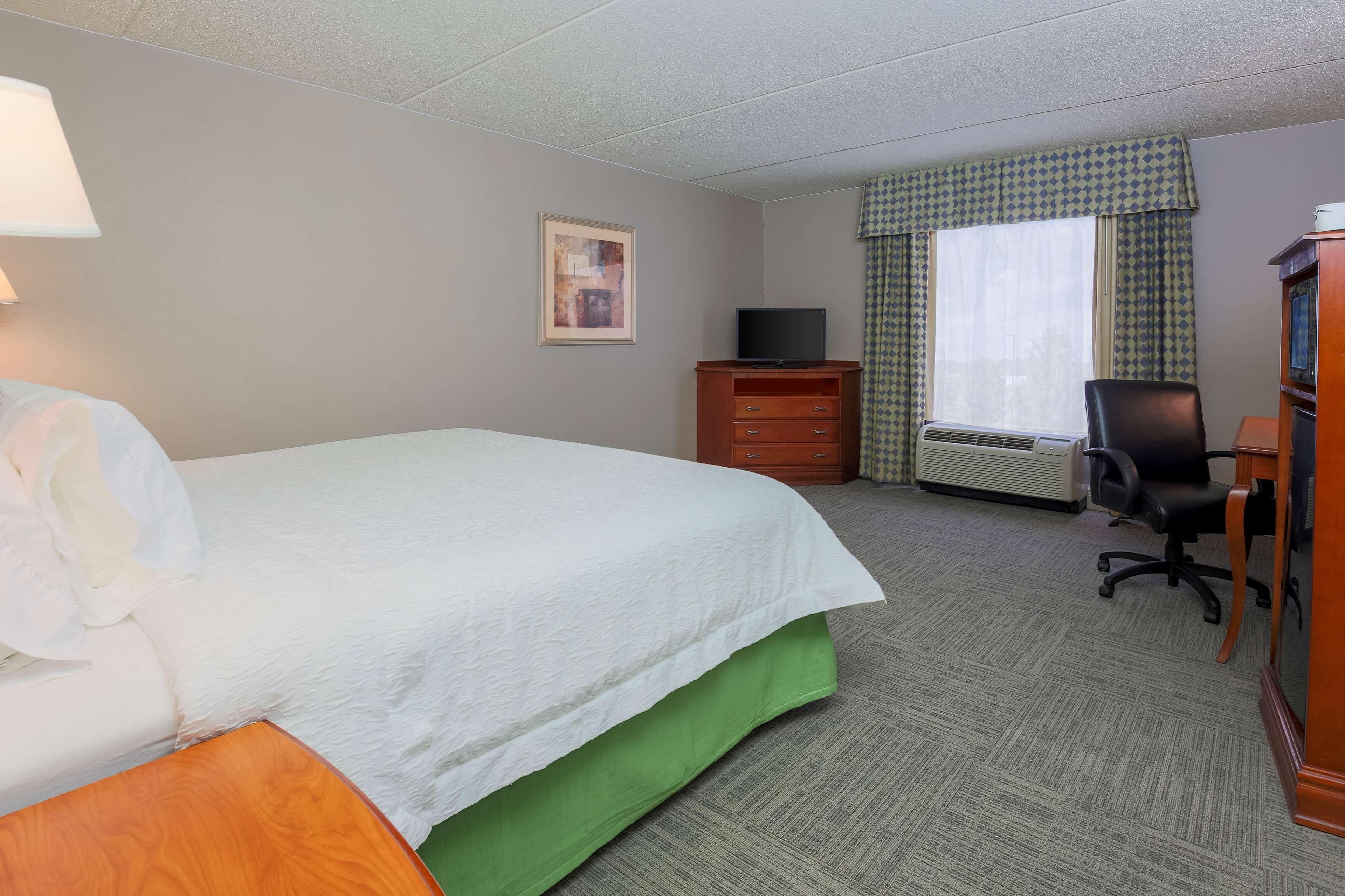 Hampton Inn & Suites Уэст-Хейвен Экстерьер фото