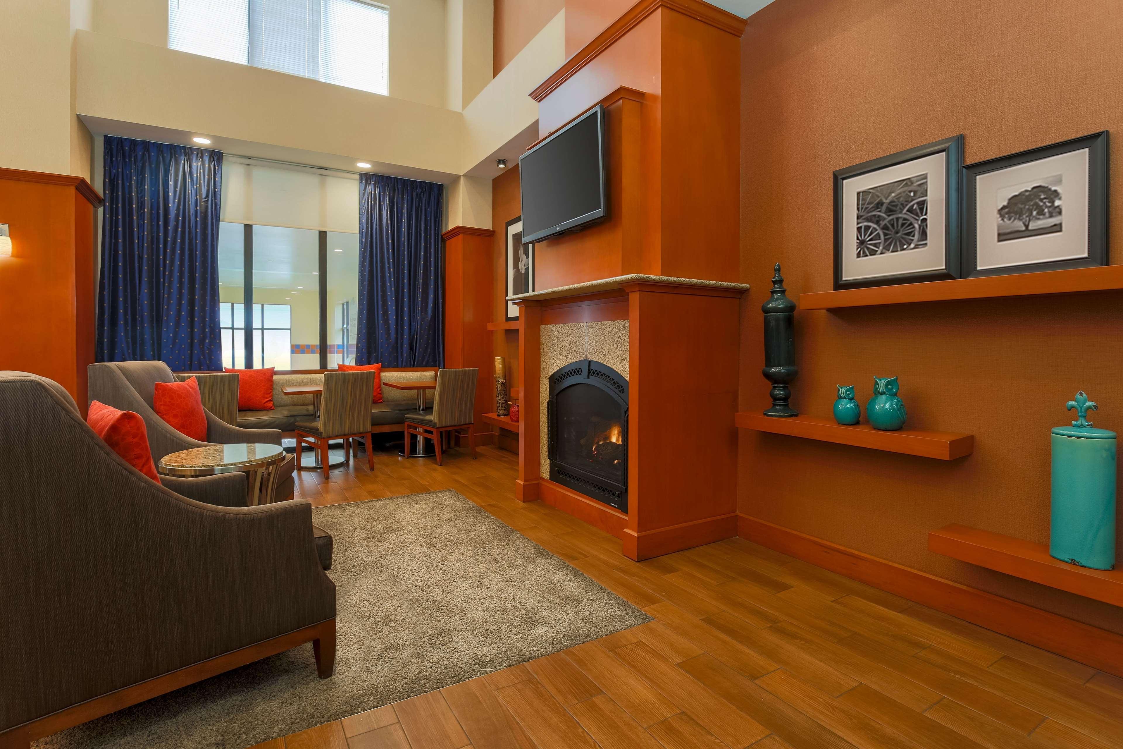 Hampton Inn & Suites Уэст-Хейвен Экстерьер фото