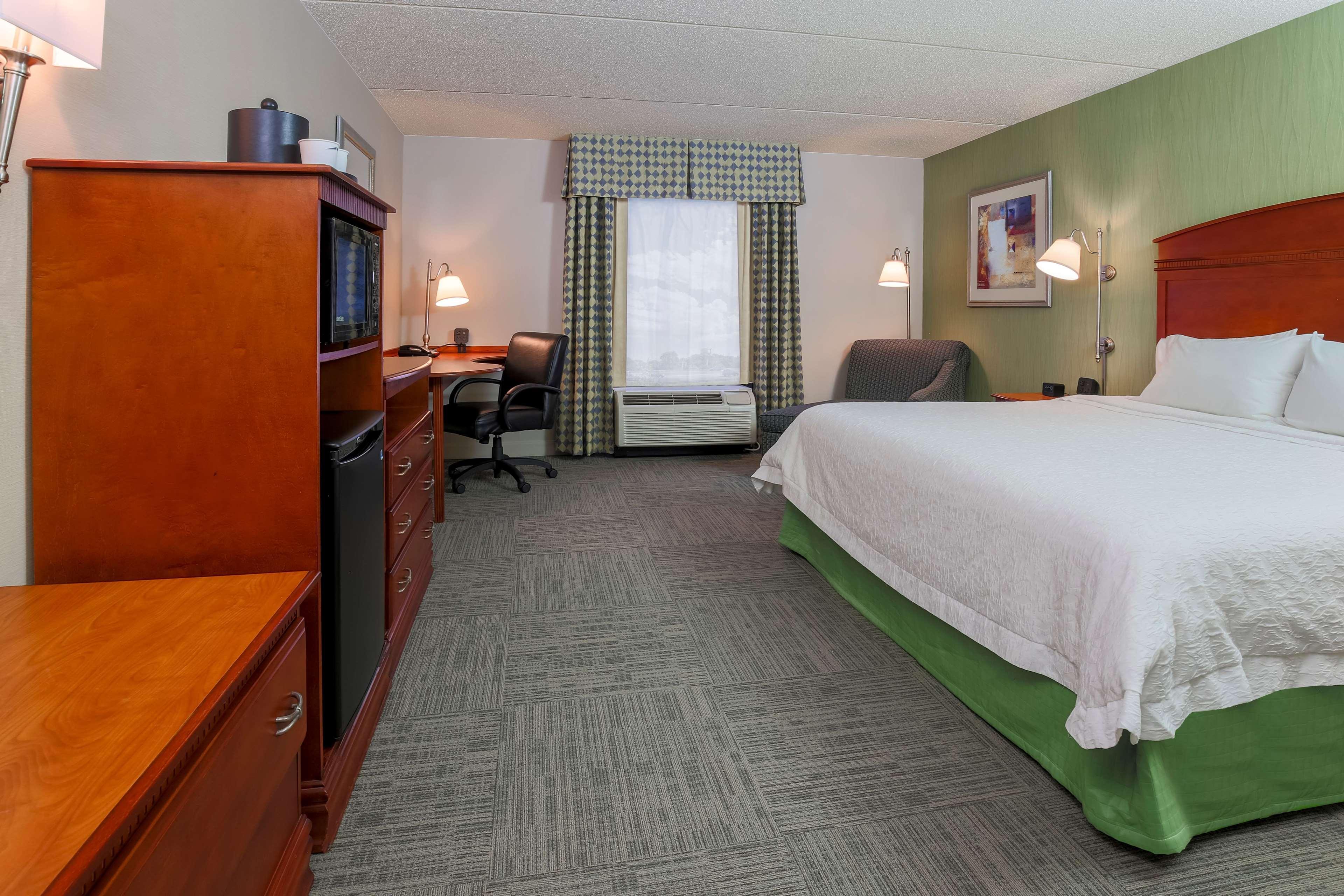 Hampton Inn & Suites Уэст-Хейвен Экстерьер фото