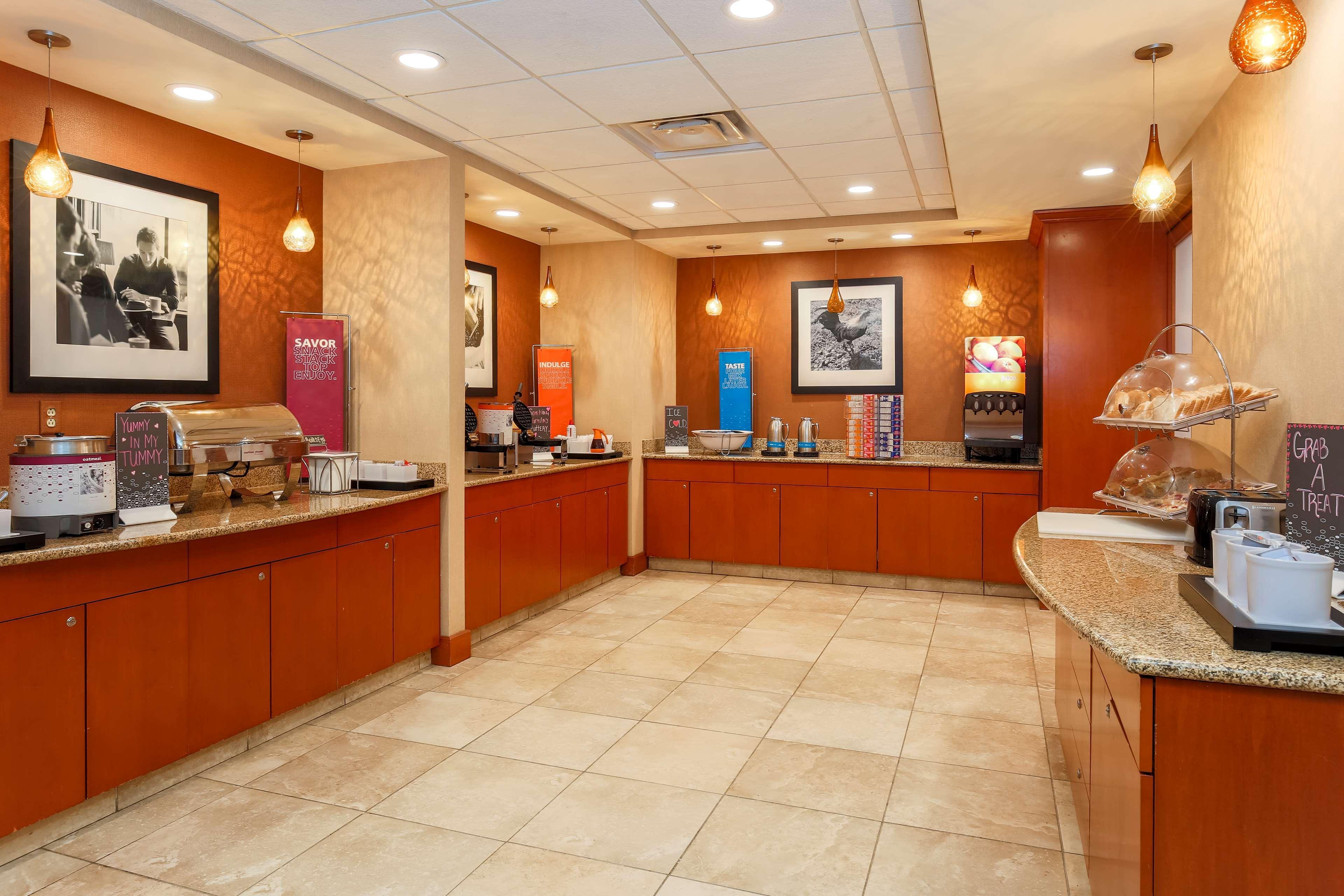 Hampton Inn & Suites Уэст-Хейвен Экстерьер фото