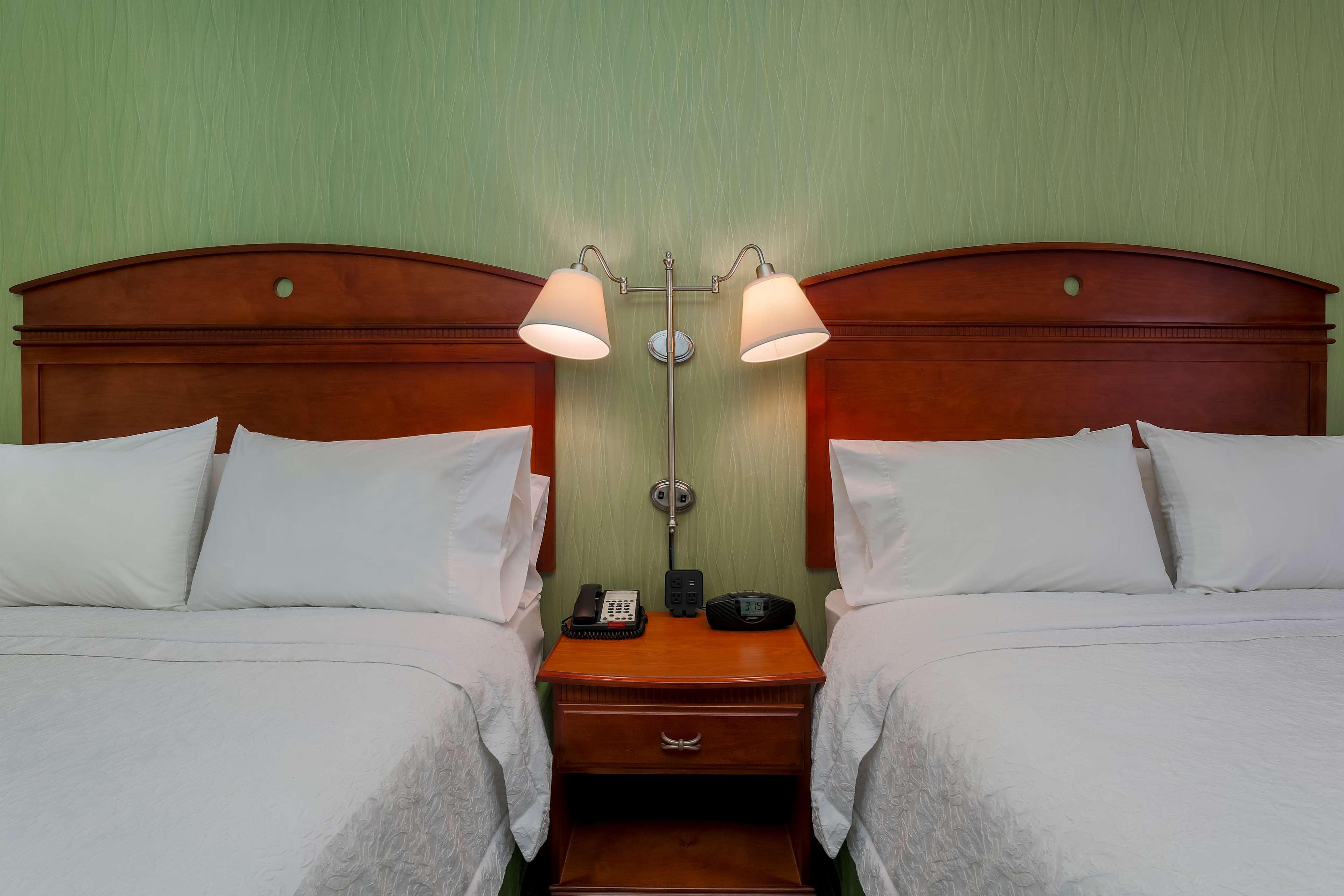 Hampton Inn & Suites Уэст-Хейвен Экстерьер фото